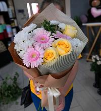 Букет цветов из:  Герберы, Розы и Хризантемы в Сосногорске