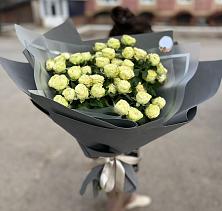 Букет Белые кустовые розы Солинеро в Сосногорске