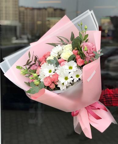 Букет цветов из: Розы, Лизиантусы и Хризантемы в Сосногорске